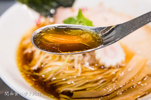 中華そばの醤油スープ