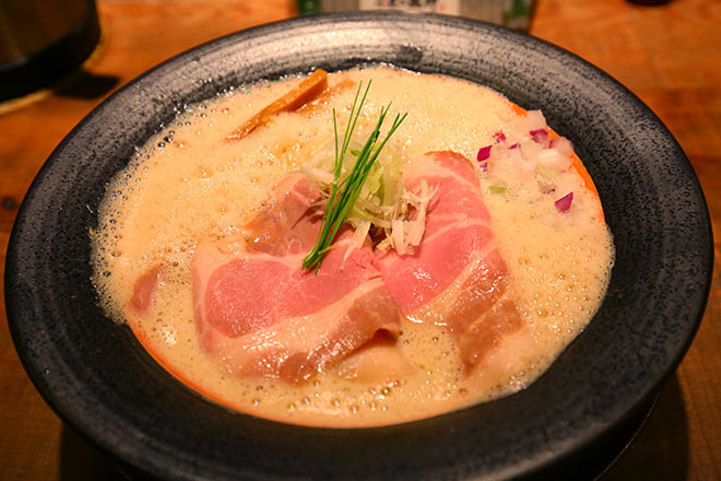 小麦の麺神の大阪鶏白湯