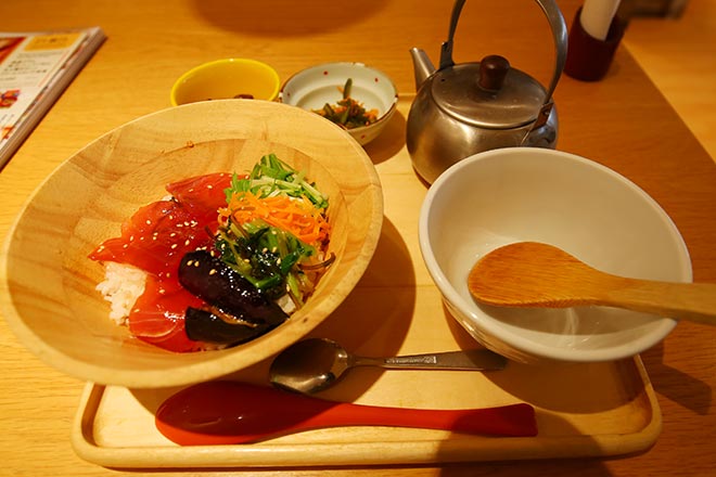 マルモキッチンで海鮮お茶漬けのセット