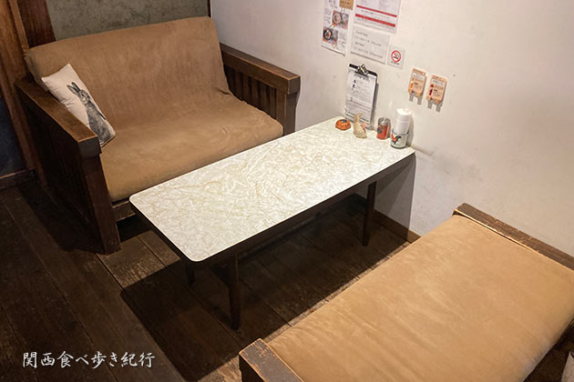 店内のソファー席