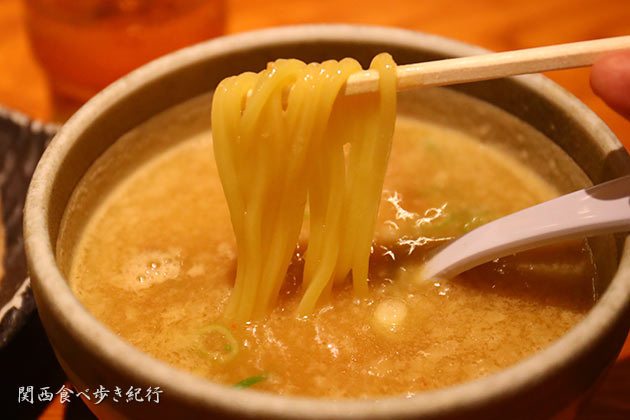 梅田のあらうま堂のつけ麺を食べる