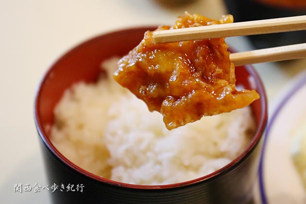 チキン南蛮を食べる