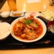 梅亭（ばいてい）の中華ランチの油淋鶏定食